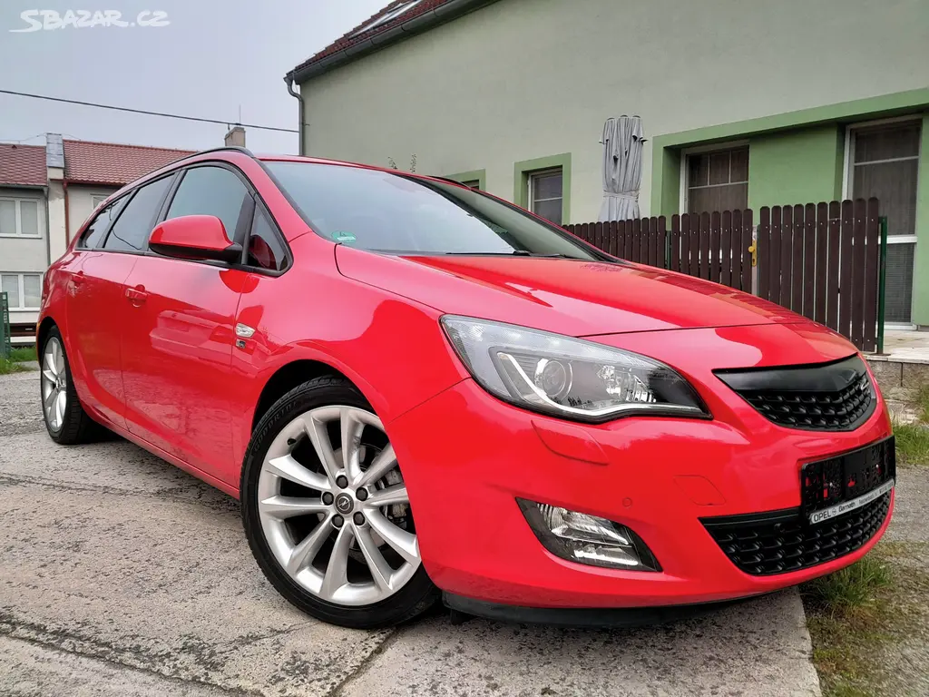 Opel Astra J sport tourer 1.4T 103kW 2012 NOVÁ STK